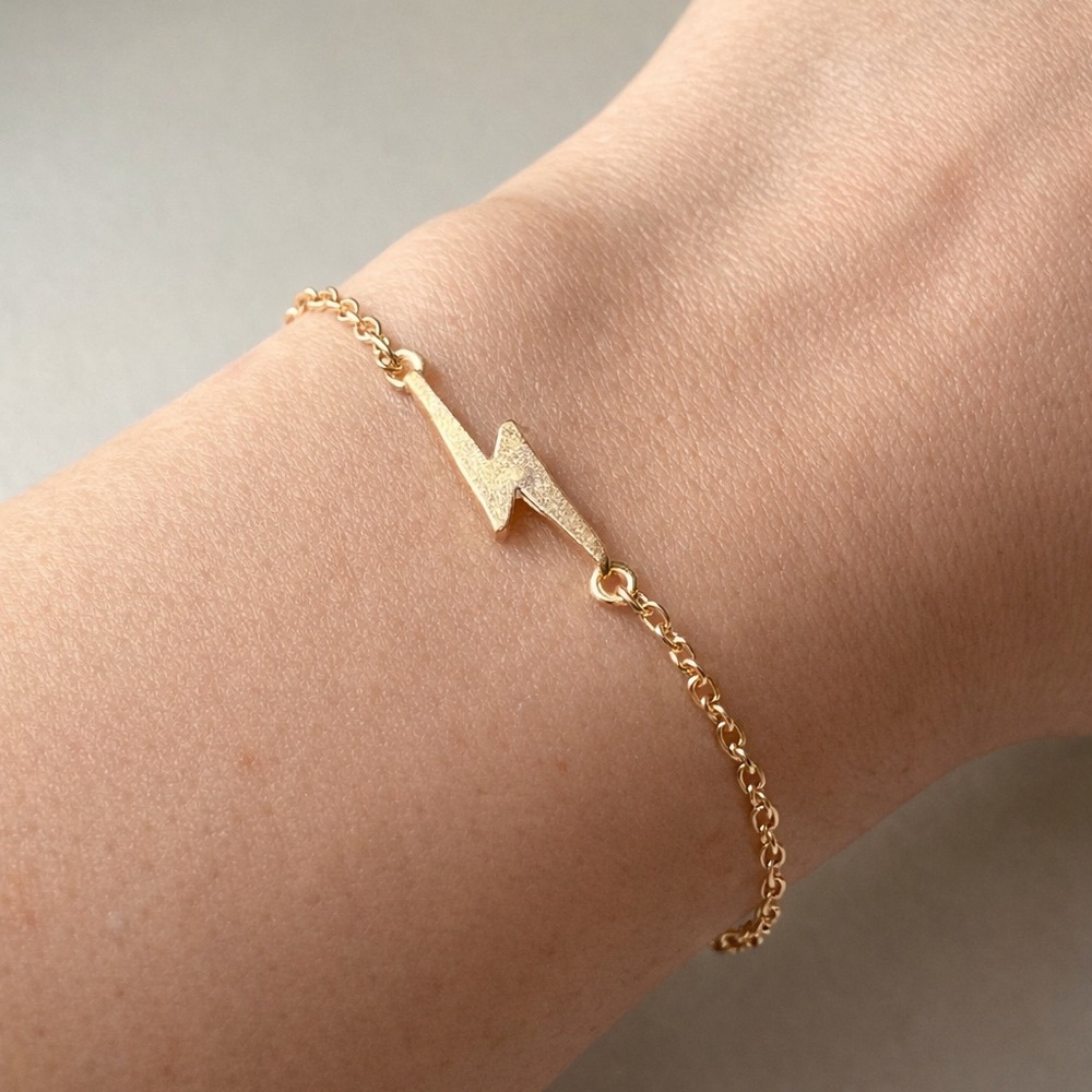 5/25✨✨Minimal Gold Lightning Bolt Bracelet for Women